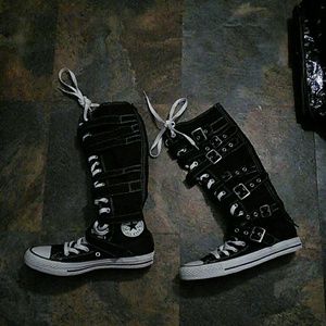 Converse mens 5 fits woman 7-7and a half