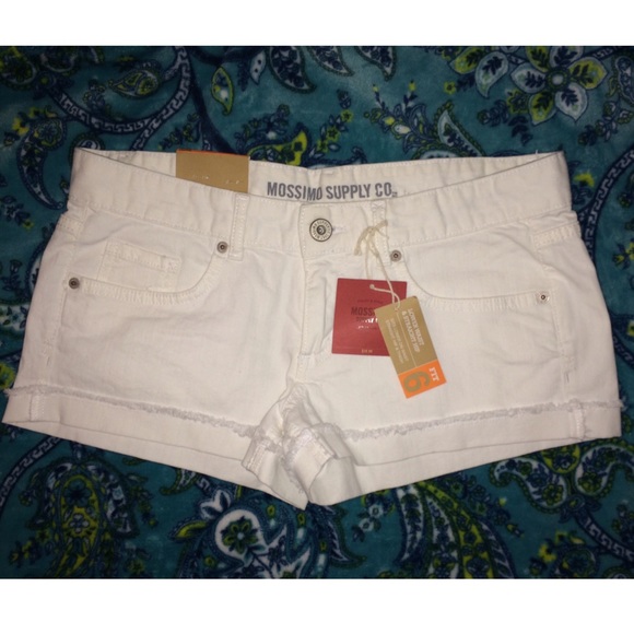 ▫️White jean shorts▫️