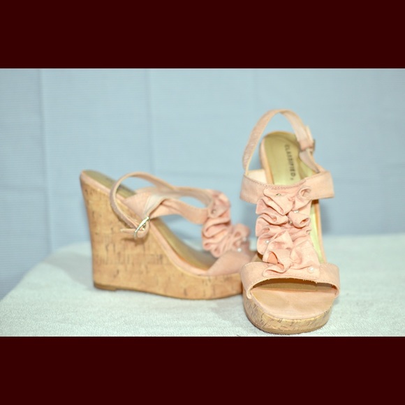 Pink flower wedge