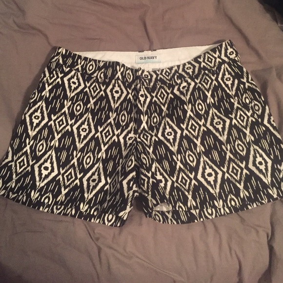Black and white print Old Navy shorts