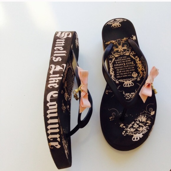 Juicy Couture brown sandals with pink bows