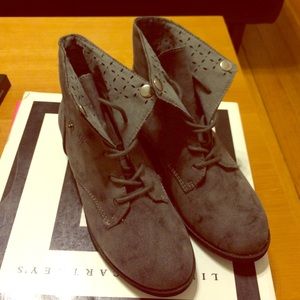 Gray boots // brand new //