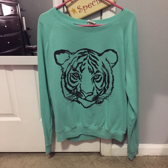 🐯 Victoria secret tiger sweater 🐯 PRICE DROPPED!