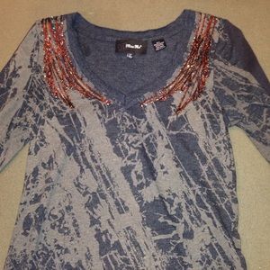 Miss Me V Neck size large ✨
