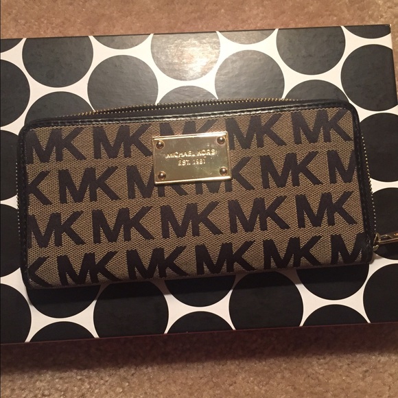Micheal Kors Wallet