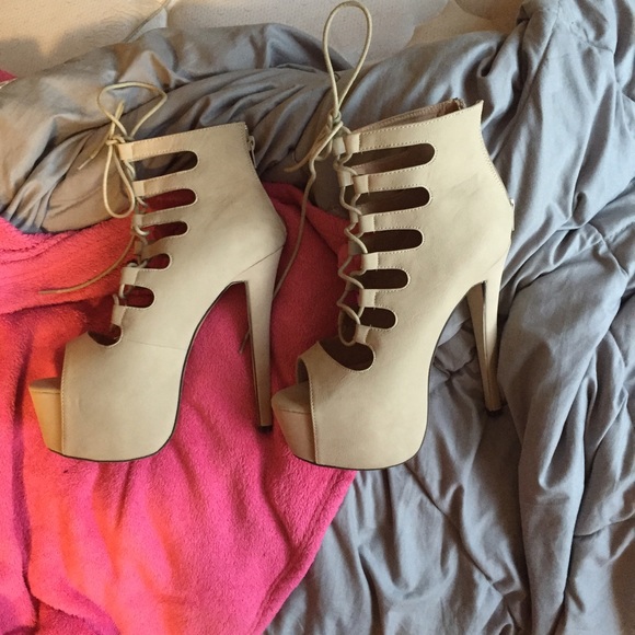 BRAND NEW LACE UP PLATFORM HEELS