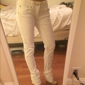 Rock & Revival White skinny jeans! Never worn!