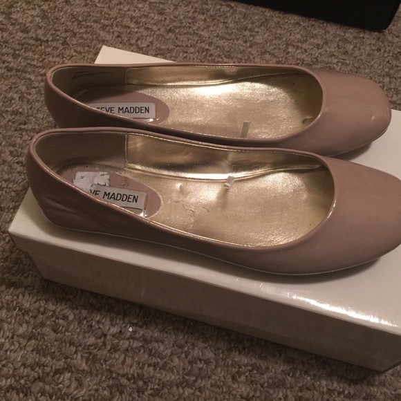 Nude ballet flats