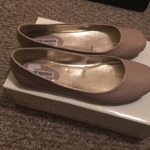 Nude ballet flats