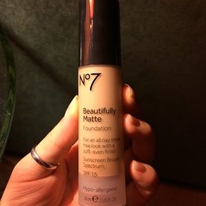 ❤️SOLD❤️Boots no7 beautifully matte foundation