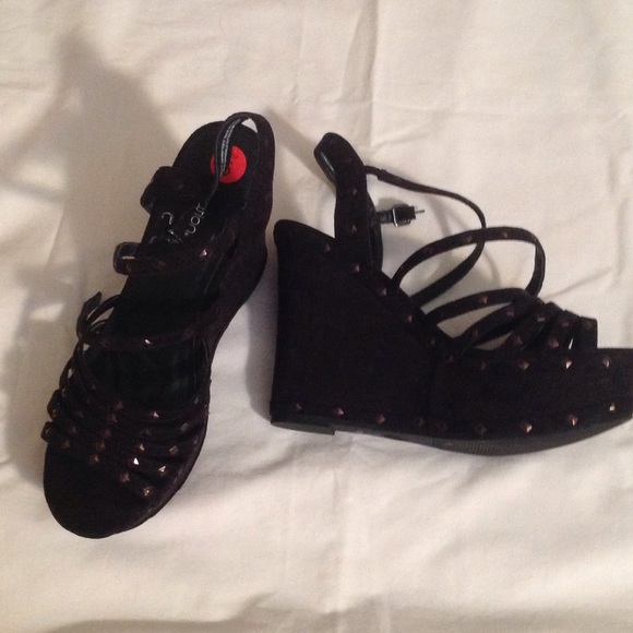 Black Stud Wedges
