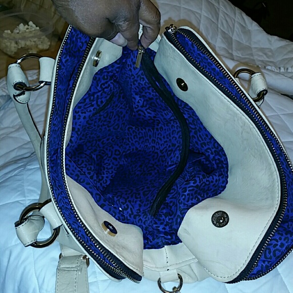 *Beautiful and Practical Bag - Faux Leather - Picture 3 of 4