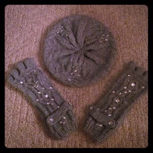 Blue-Gray Woven Beret and Fingerless Gloves