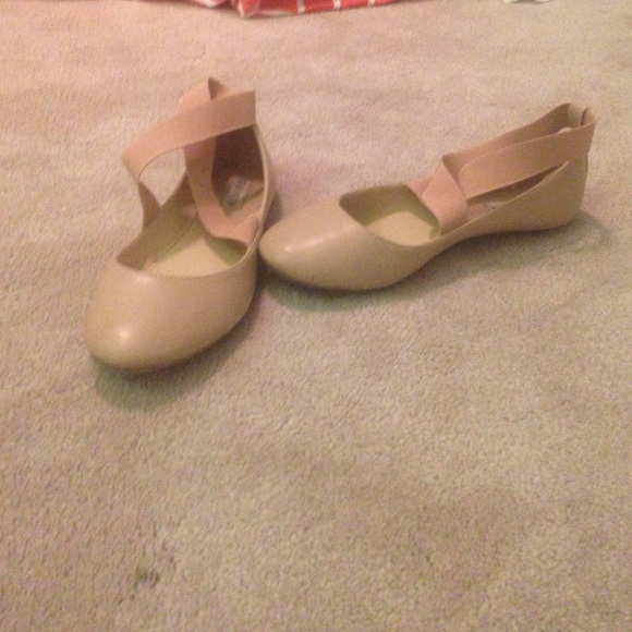 Steve Madden nude ballerina flat