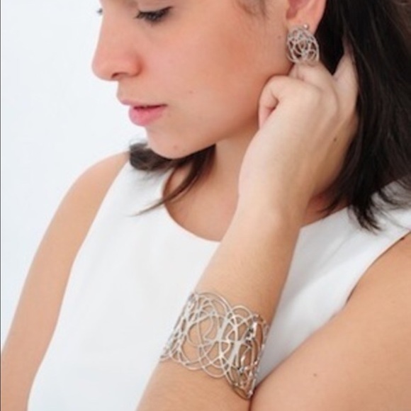 NWT Bundle: one set of earrings and one bracelet - Picture 2 of 4