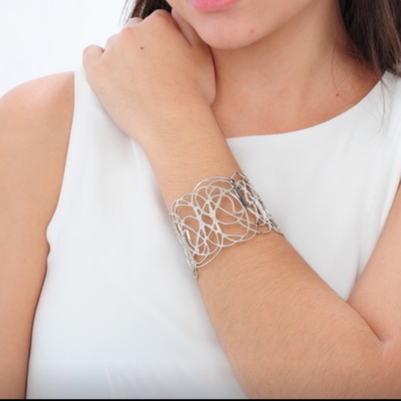 NWT Bundle: one set of earrings and one bracelet - Picture 4 of 4