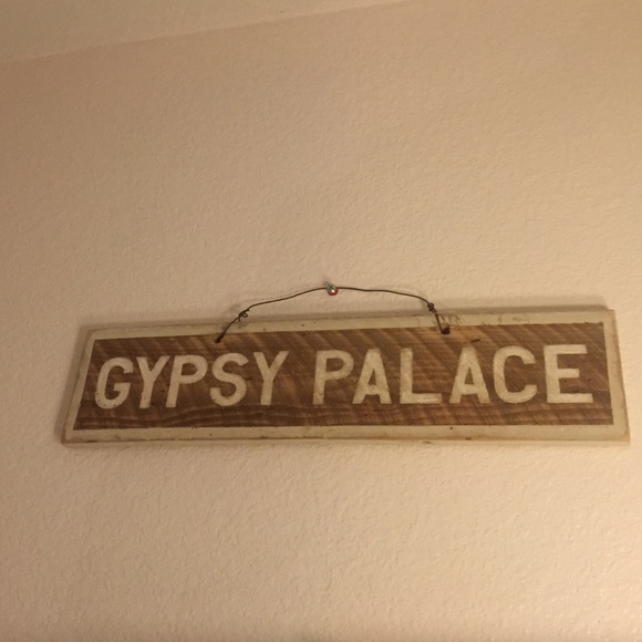 Brandy Melville sign