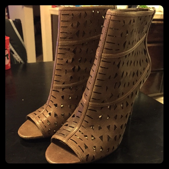 Vince Camuto Shoes - It's a little bit too big.