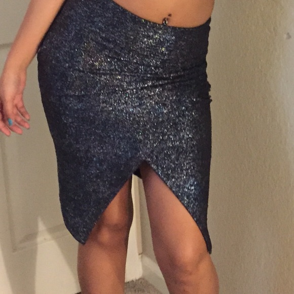 Dark skirt - Picture 3 of 3