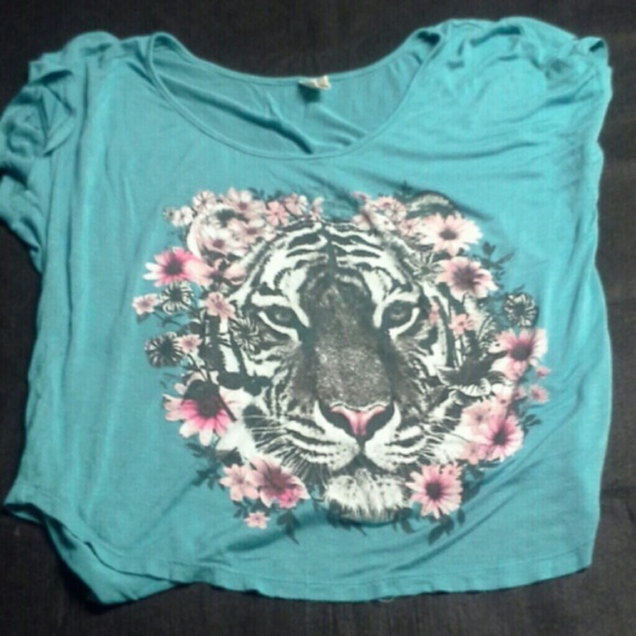 Large tops Bundle - Picture 3 of 4
