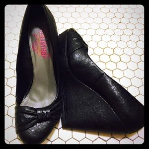 Black wedges- Unlisted by Kenneth Cole 😎