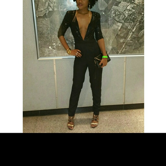 Black v-neck Jumpsuit