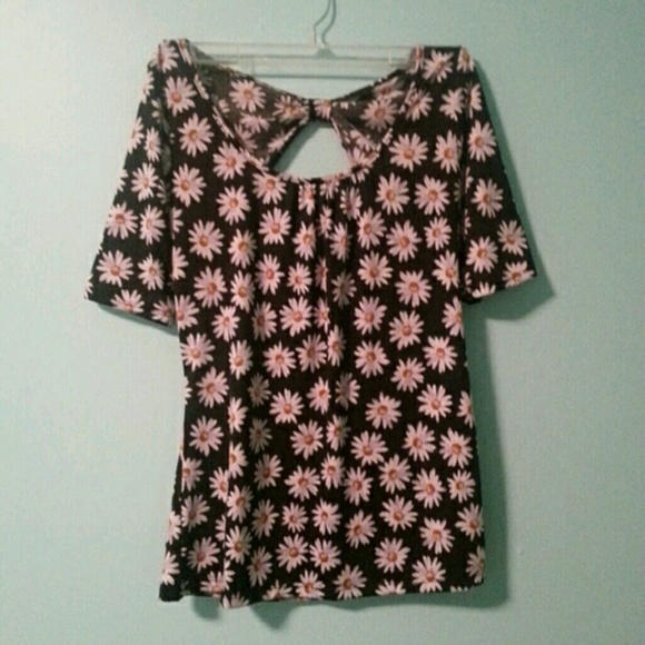 Backless Daisy Shirt