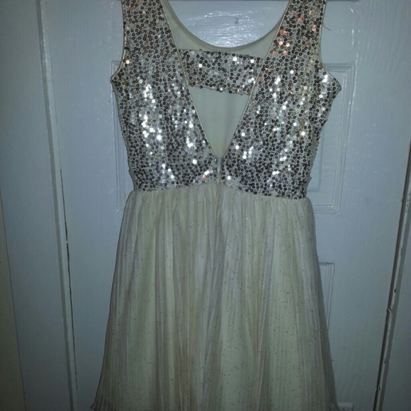 Dress - Picture 3 of 3