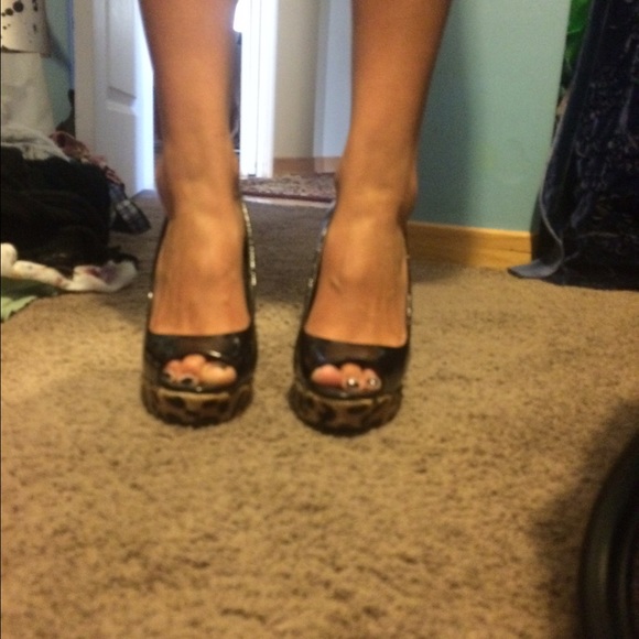 Steve Madden black red and cheetah high heels - Picture 1 of 3
