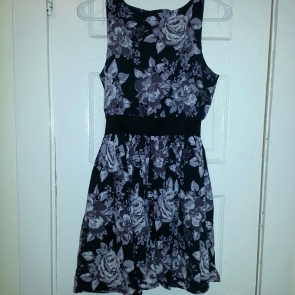 Dress - Picture 3 of 3