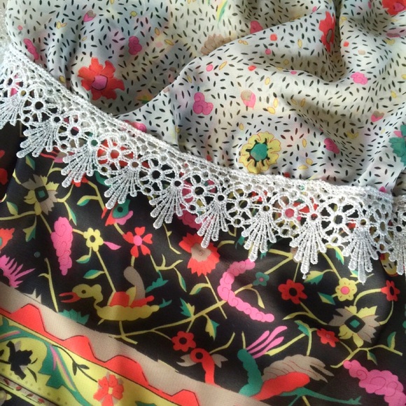 SALE ||OFF SHOULDER TOP || SIZE Small & Large - Picture 2 of 2