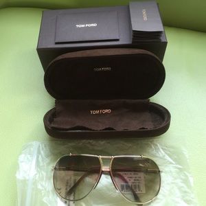 Tom Ford aviator sunglasses in brown color
