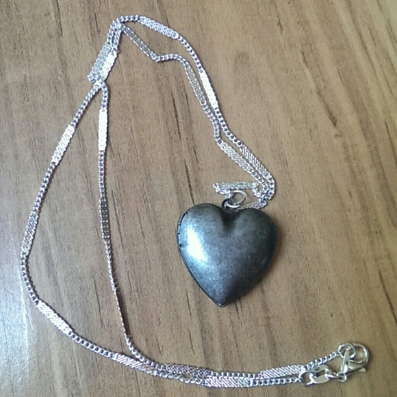 Jewelry - Lovely locket