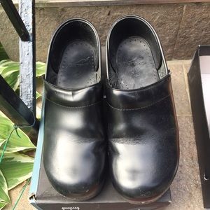 Dansko work shoes. Accepting best offer!!