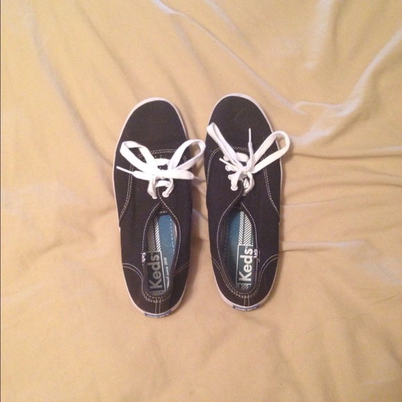 Like new black keds!