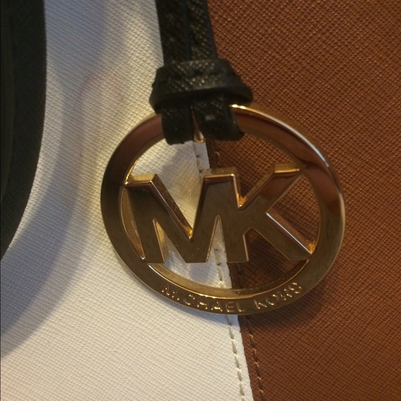 NEW MICHAEL KORS SUTTON HANDBAG - Picture 3 of 4