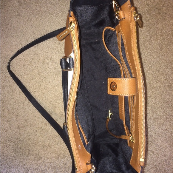 NEW MICHAEL KORS SUTTON HANDBAG - Picture 4 of 4