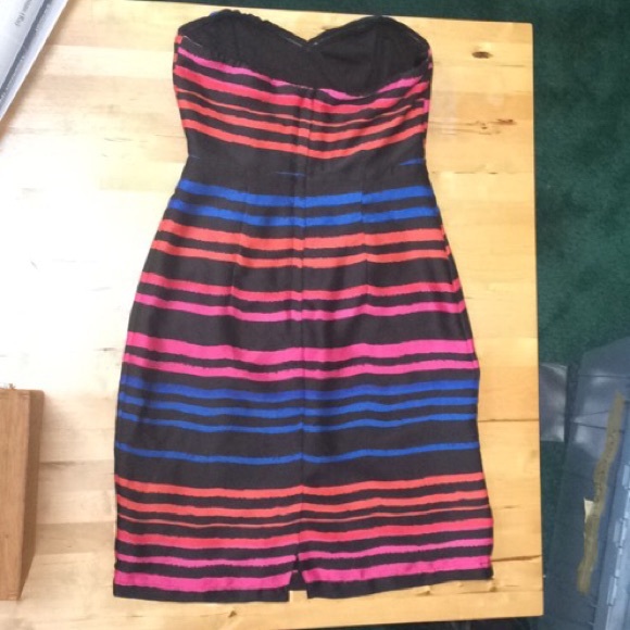 Beautiful silky strapless dress. - Picture 2 of 3