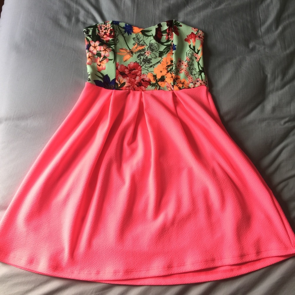 Beautiful! Floral strapless dress, size M