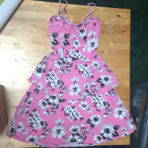 Pink flower dress! - Picture 2 of 4