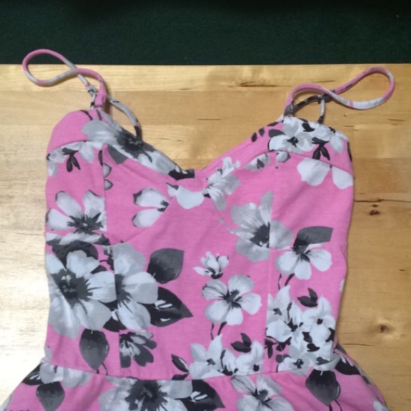 Pink flower dress! - Picture 4 of 4