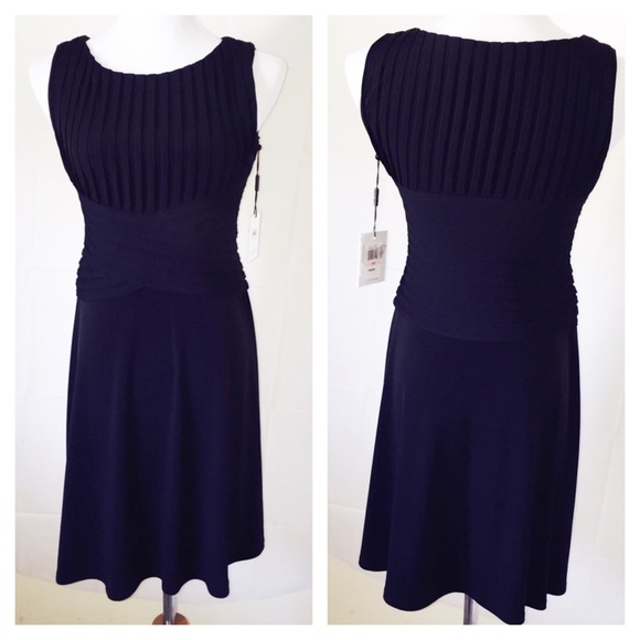 Petite shutter pleat/ sleeveless/ stretchy/ Tiered - Picture 2 of 4