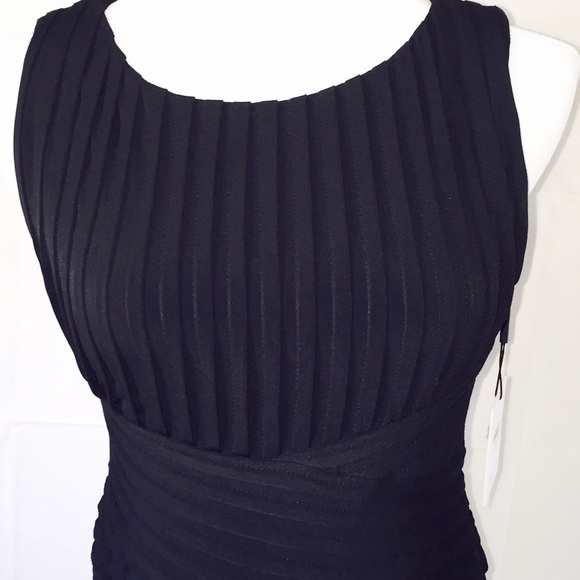 Petite shutter pleat/ sleeveless/ stretchy/ Tiered - Picture 4 of 4