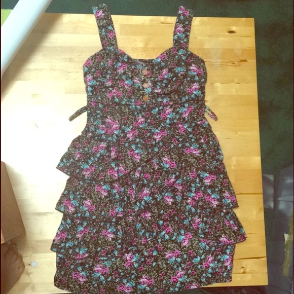 Brown flower dress! - Picture 1 of 3