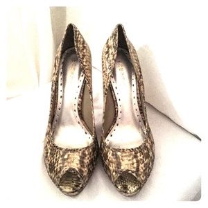 💰 $5 Sale Snake skin peep toe heels