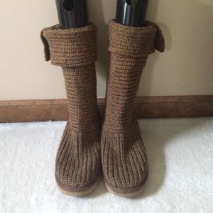 Size 7 UGG - classic cardy