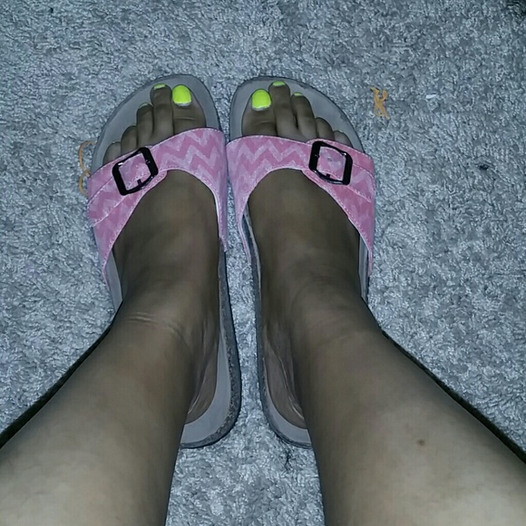 Sandles - Picture 3 of 4