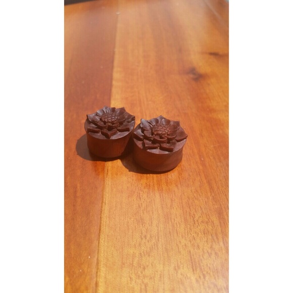 Organic Sawo Wood Sunflower Plugs