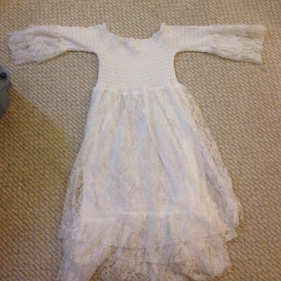 off shoulder bell-sleeved lace dress