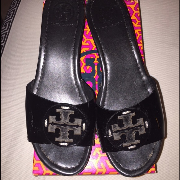 Tory Burch Black wedge size 7.5